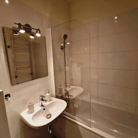 Great Apart Kabaty
